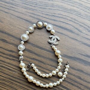 Elegant Pearl and Silver Women's Necklace